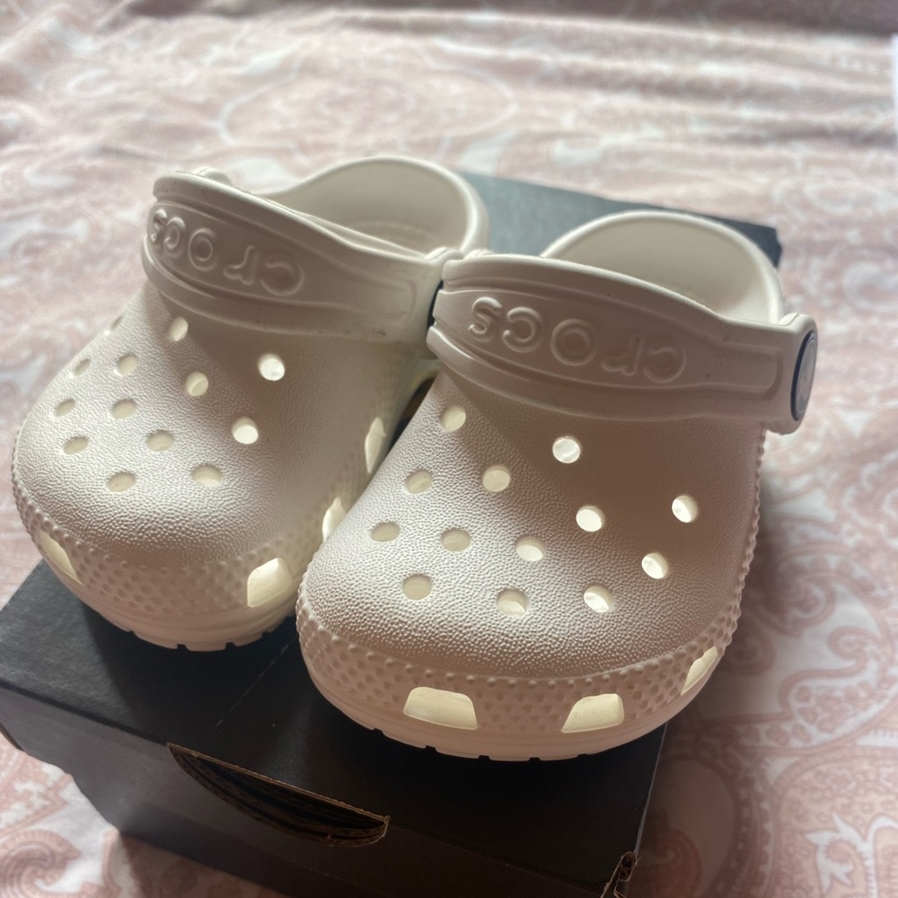 Infant White Crocs Size 4c Gently Used